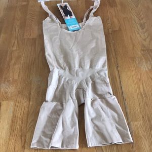 Assets by SPANX Shapewear Open-Bust size small